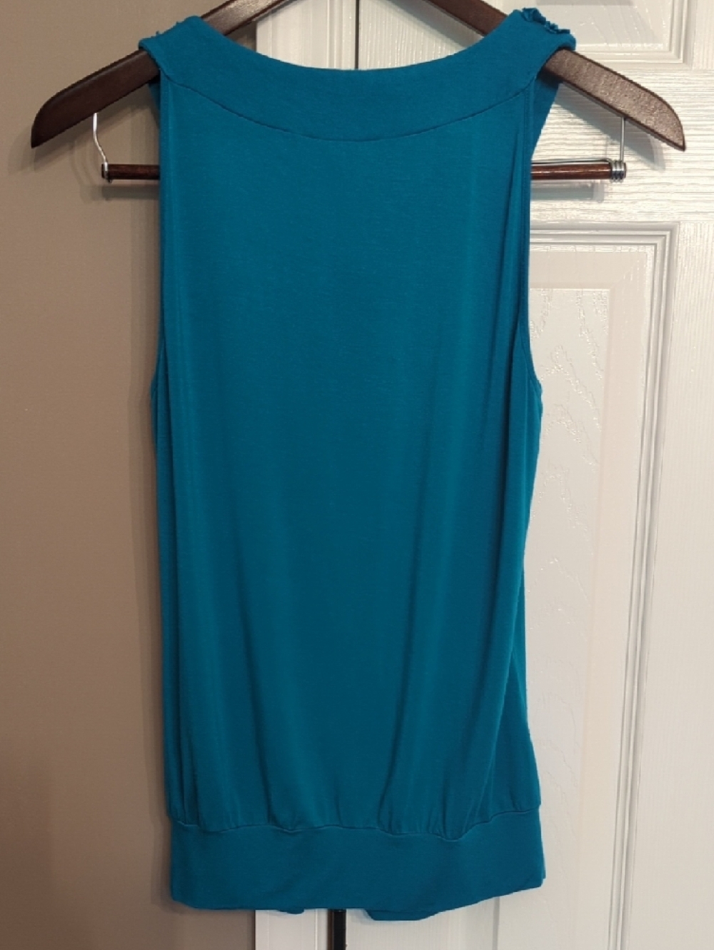 Cable & Gauge Torquoise Sleeveless Pleated Scoop Neck Tank - Picture 3 of 5